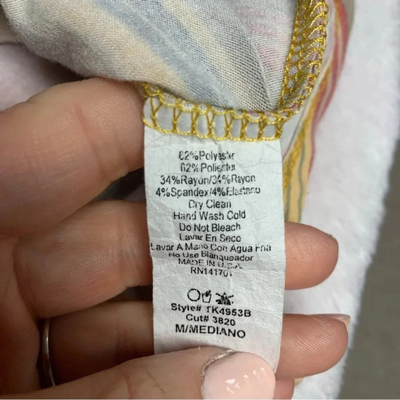 143 Story sleeveless top warm tone colors size medium but would fit up - Picture 2 of 8